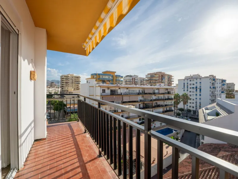 Apartment - Top Floor Apartment в продаже в Fuengirola, Málaga. В доме 3 спален и 1 ванных комнат. Площадь дома 87 м²