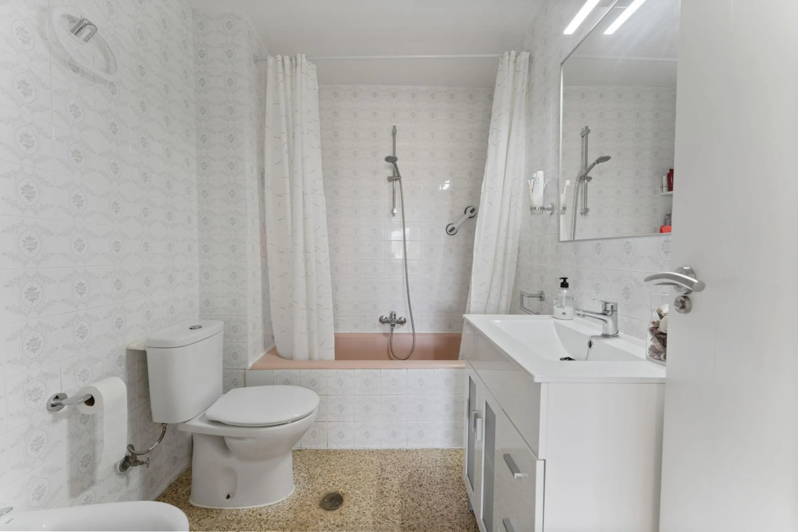Apartment - Top Floor Apartment в продаже в Fuengirola, Málaga. В доме 3 спален и 1 ванных комнат. Площадь дома 87 м²