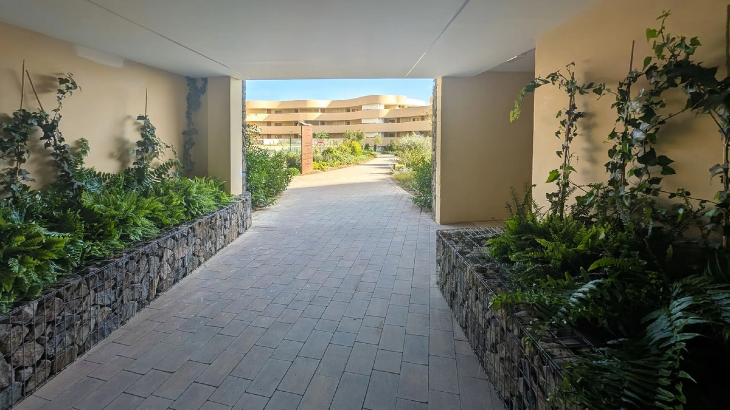 Apartment - Middle Floor Apartment в продаже в Fuengirola, Málaga. В доме 2 спален и 2 ванных комнат. Площадь дома 130 м²