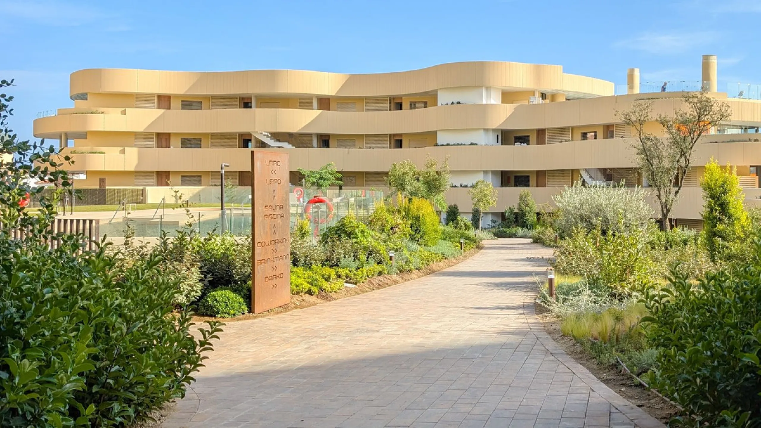 Apartment - Middle Floor Apartment в продаже в Fuengirola, Málaga. В доме 2 спален и 2 ванных комнат. Площадь дома 130 м²