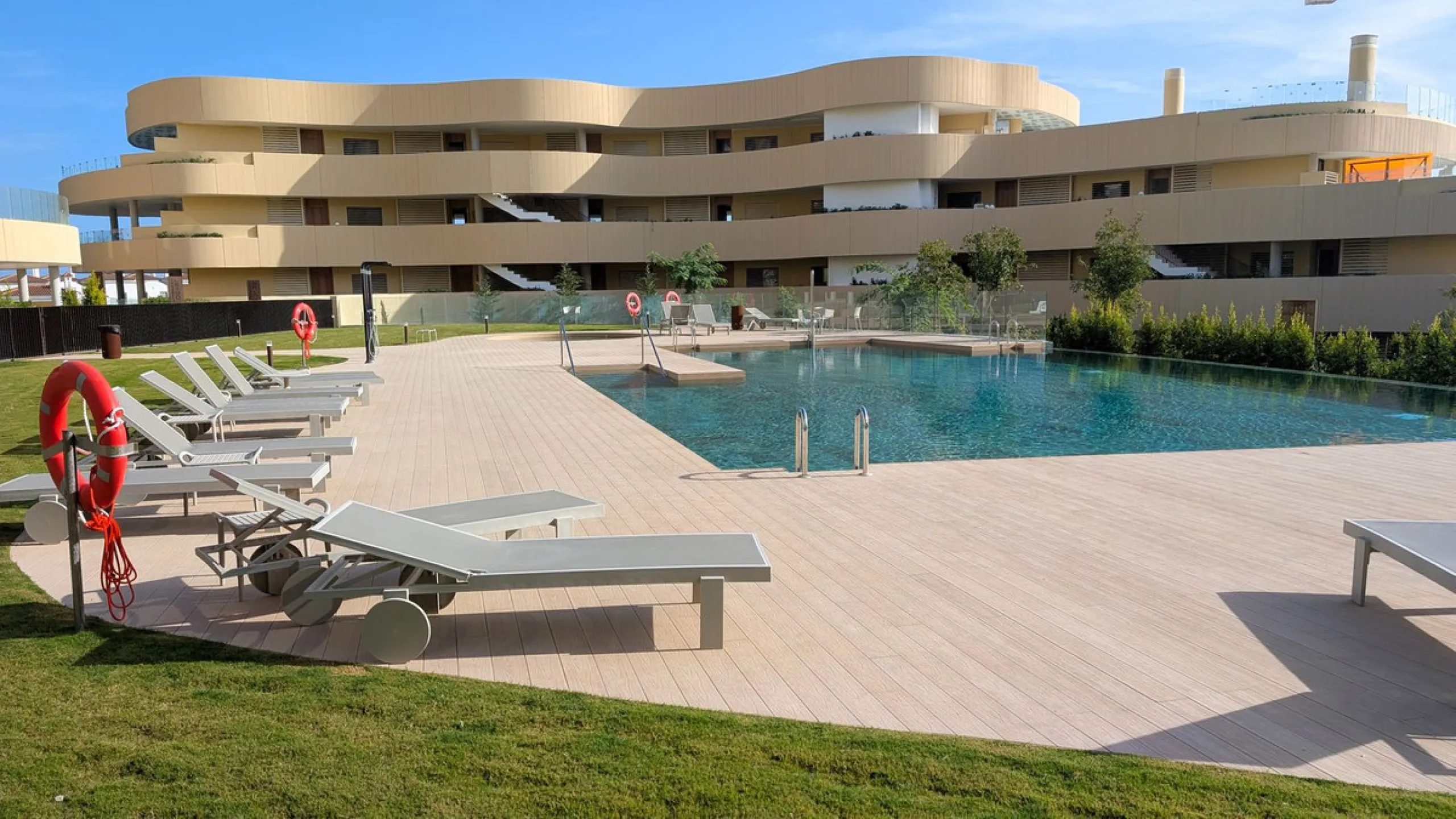 Apartment - Middle Floor Apartment в продаже в Fuengirola, Málaga. В доме 2 спален и 2 ванных комнат. Площадь дома 130 м²