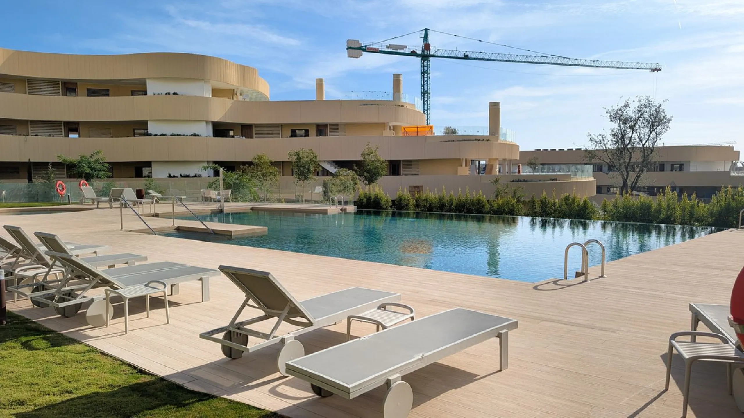 Apartment - Middle Floor Apartment в продаже в Fuengirola, Málaga. В доме 2 спален и 2 ванных комнат. Площадь дома 130 м²