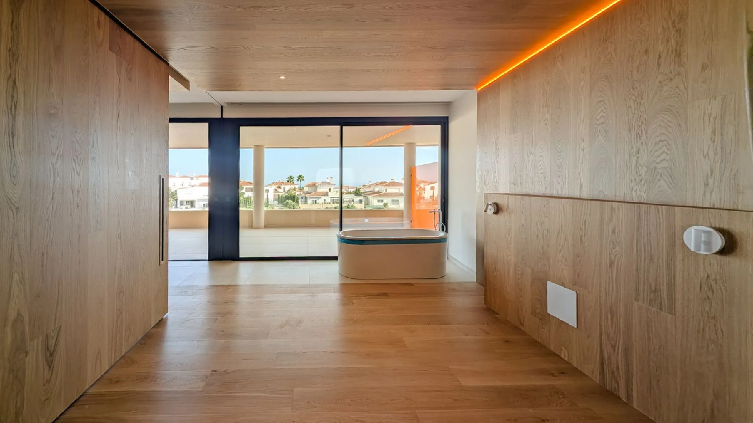 Apartment - Middle Floor Apartment в продаже в Fuengirola, Málaga. В доме 2 спален и 2 ванных комнат. Площадь дома 130 м²