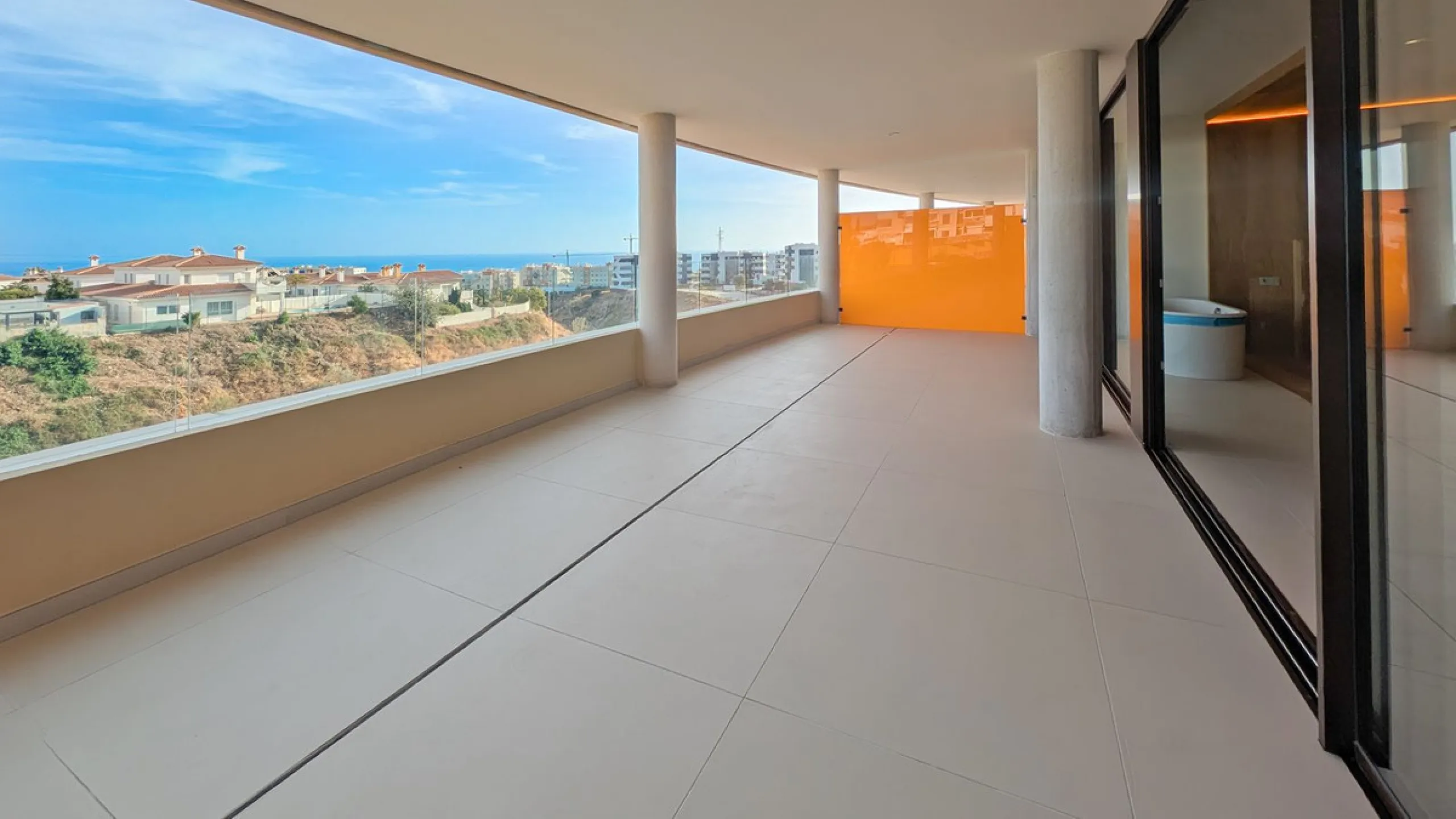 Apartment - Middle Floor Apartment в продаже в Fuengirola, Málaga. В доме 2 спален и 2 ванных комнат. Площадь дома 130 м²