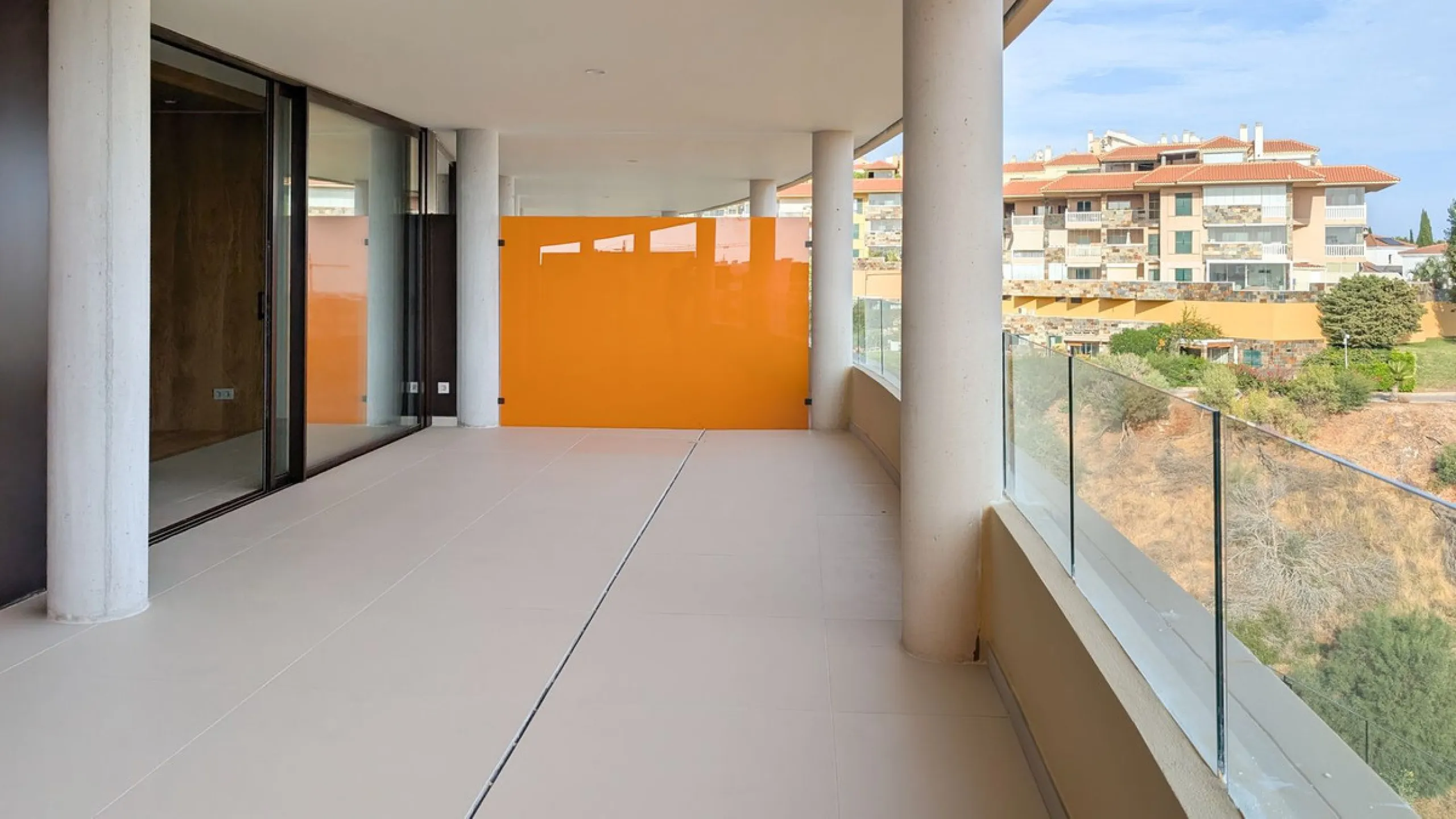 Apartment - Middle Floor Apartment в продаже в Fuengirola, Málaga. В доме 2 спален и 2 ванных комнат. Площадь дома 130 м²