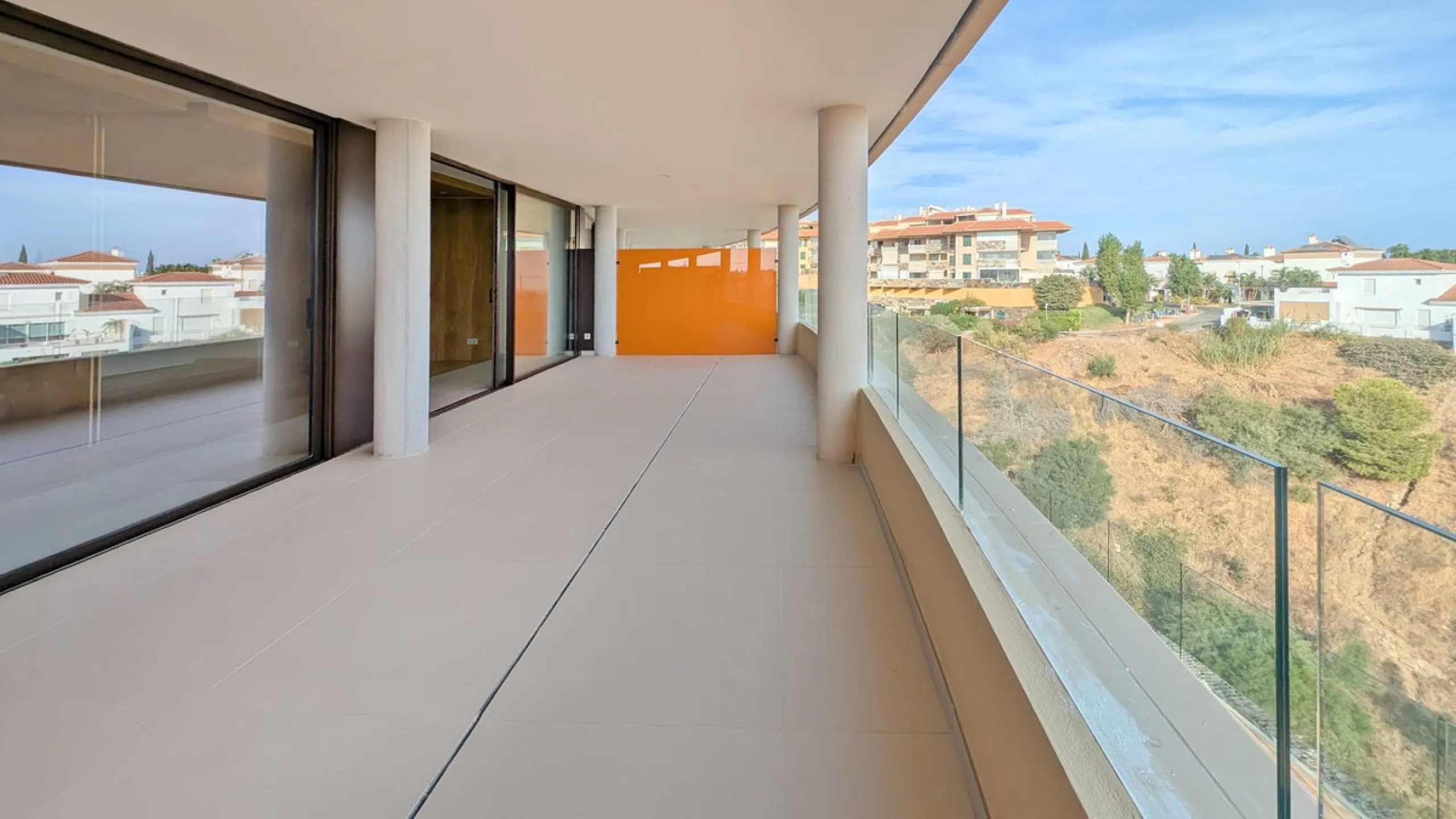 Apartment - Middle Floor Apartment в продаже в Fuengirola, Málaga. В доме 2 спален и 2 ванных комнат. Площадь дома 130 м²