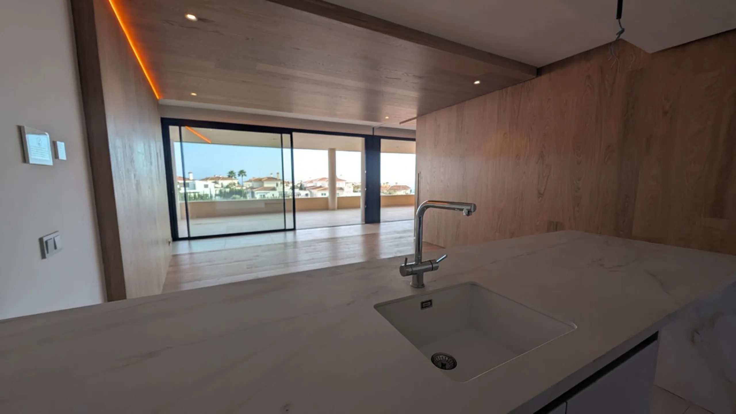 Apartment - Middle Floor Apartment в продаже в Fuengirola, Málaga. В доме 2 спален и 2 ванных комнат. Площадь дома 130 м²