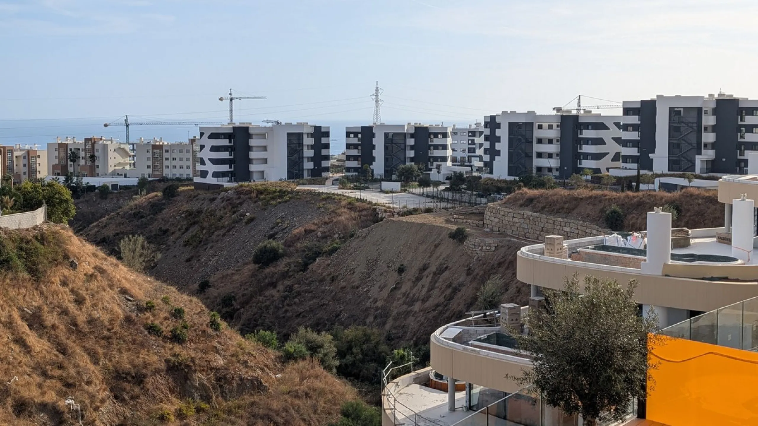 Apartment - Middle Floor Apartment в продаже в Fuengirola, Málaga. В доме 2 спален и 2 ванных комнат. Площадь дома 130 м²