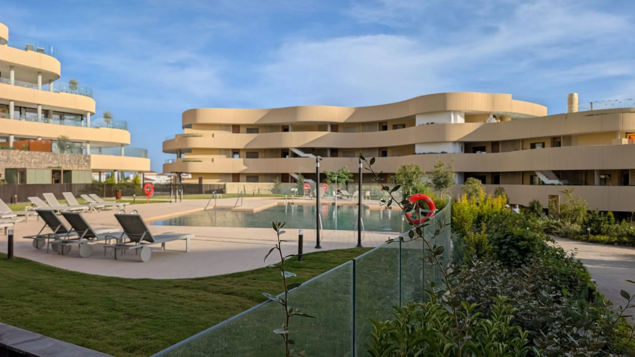 Apartment - Middle Floor Apartment в продаже в Fuengirola, Málaga. В доме 2 спален и 2 ванных комнат. Площадь дома 130 м²
