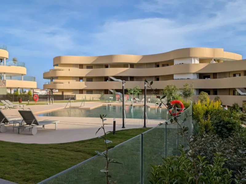 Apartment - Middle Floor Apartment в продаже в Fuengirola, Málaga. В доме 2 спален и 2 ванных комнат. Площадь дома 130 м²