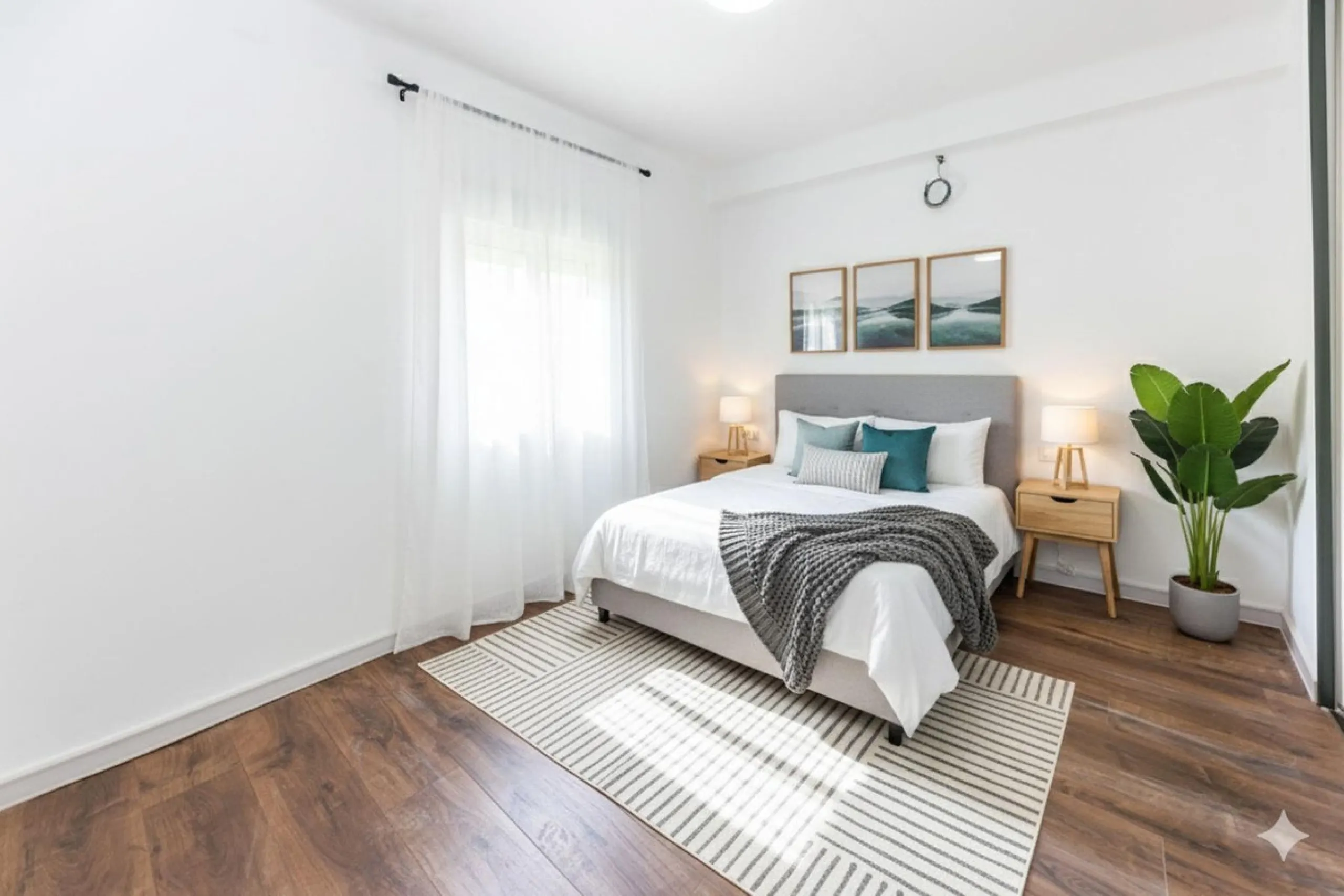 Bright and spacious apartment on Avenida de Mijas, right in the heart of Fuengirola.