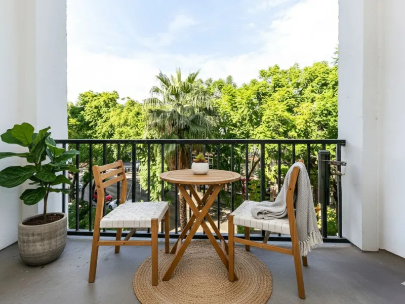 Bright and spacious apartment on Avenida de Mijas, right in the heart of Fuengirola.