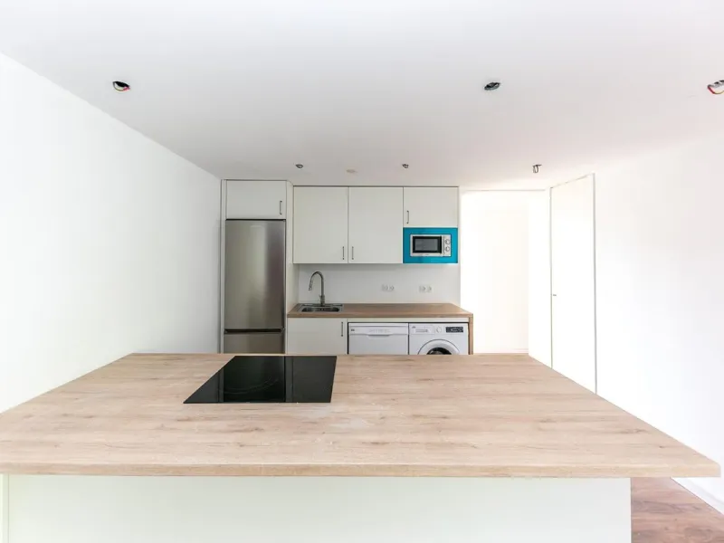 Bright and spacious apartment on Avenida de Mijas, right in the heart of Fuengirola.