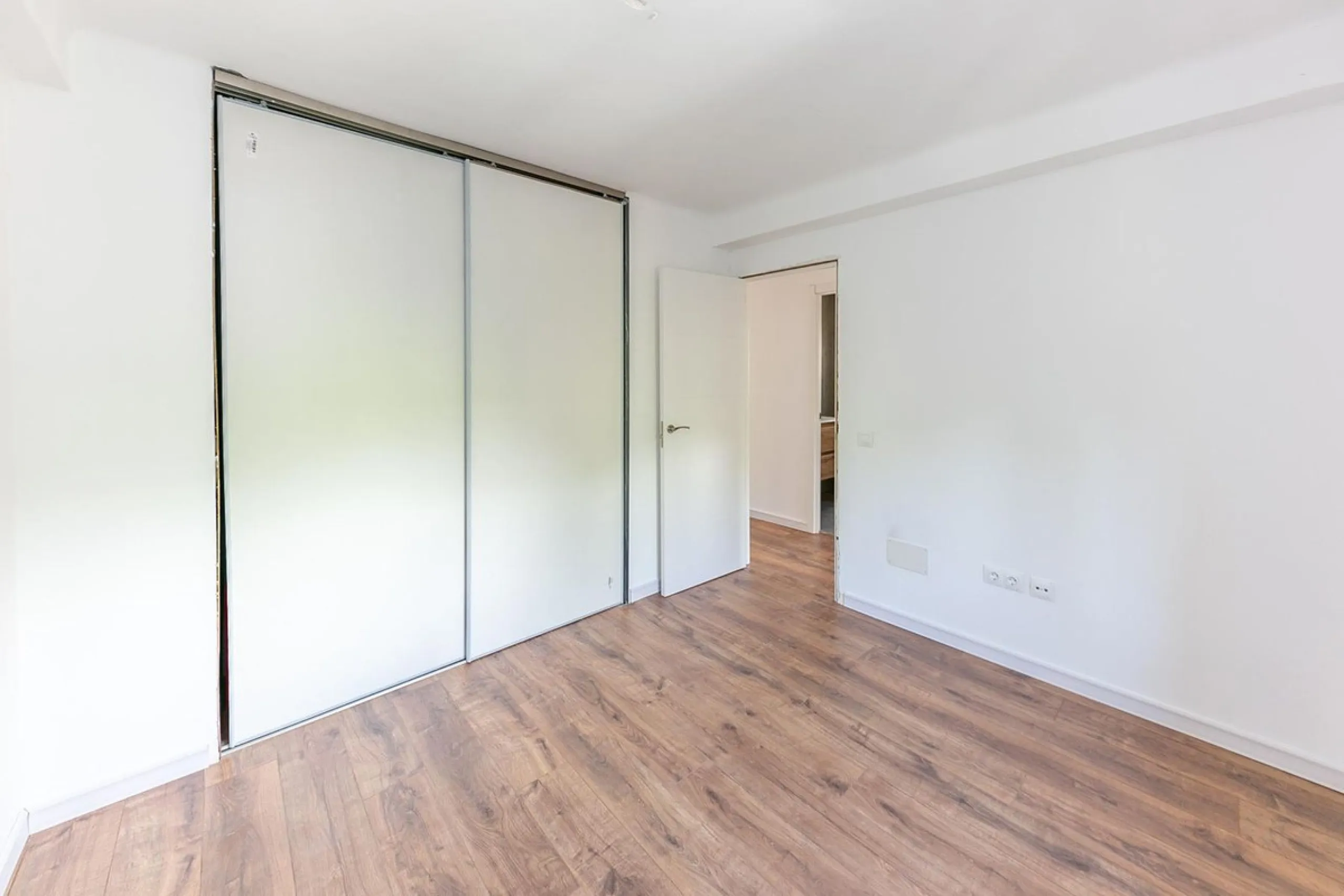 Bright and spacious apartment on Avenida de Mijas, right in the heart of Fuengirola.