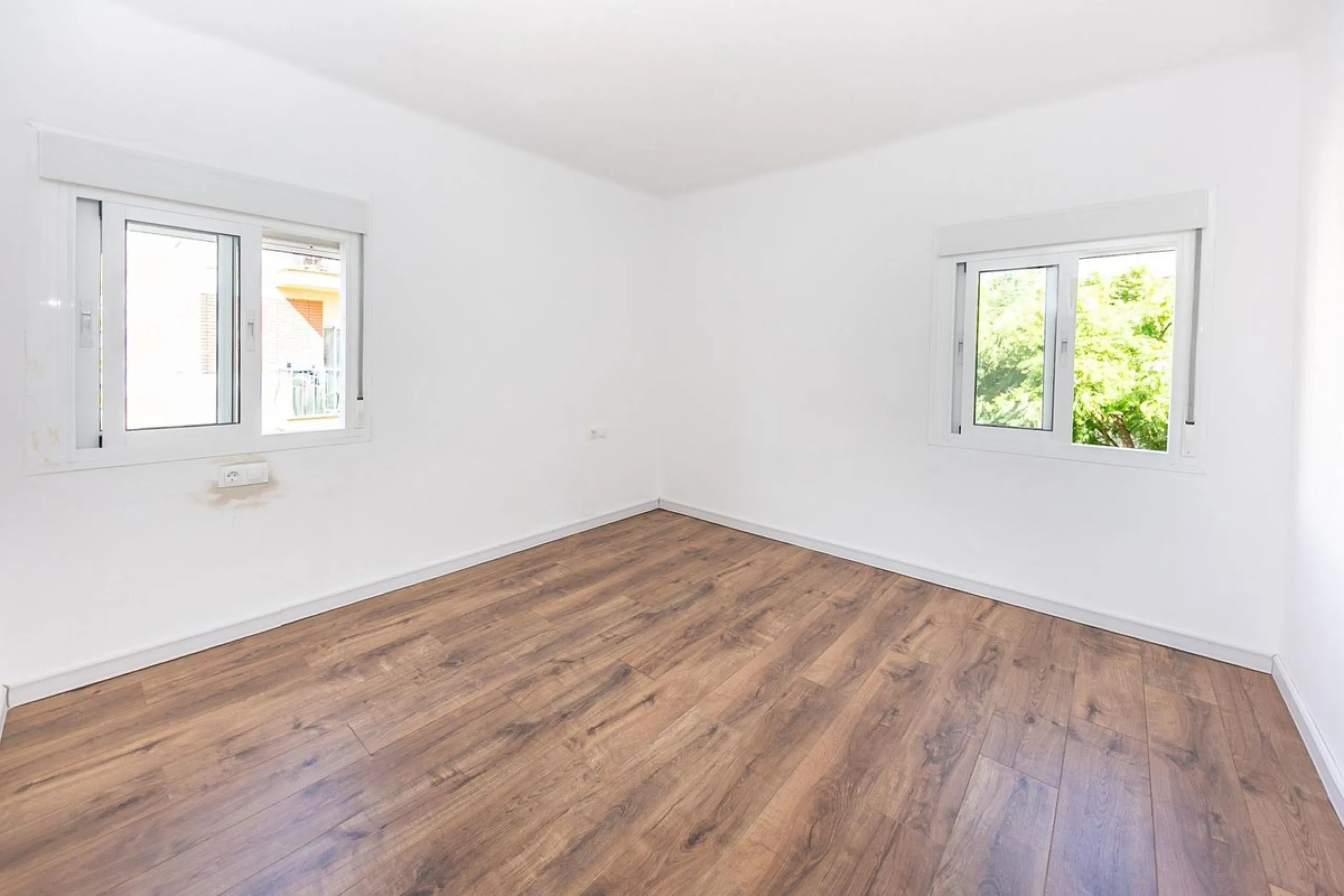 Bright and spacious apartment on Avenida de Mijas, right in the heart of Fuengirola.