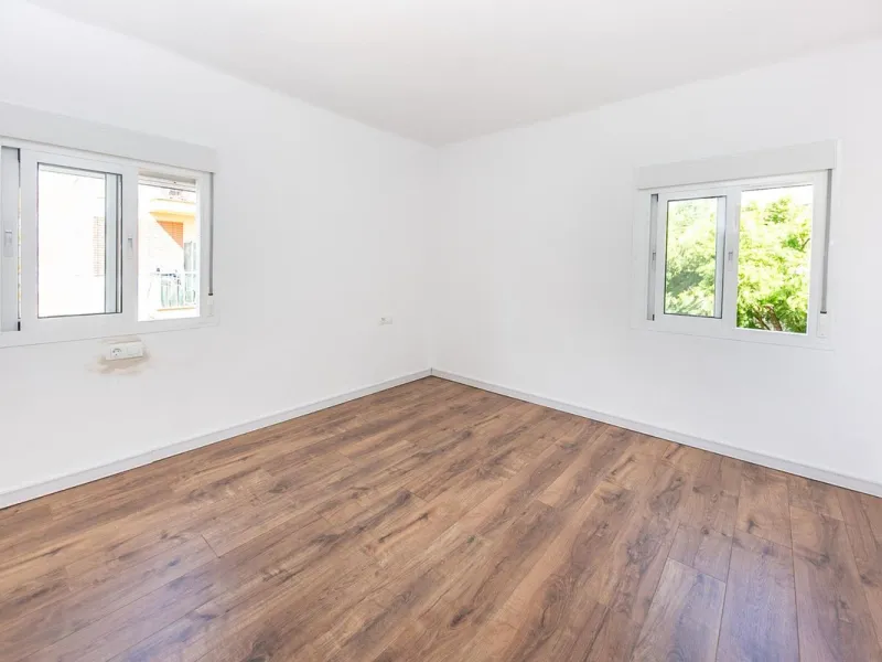 Bright and spacious apartment on Avenida de Mijas, right in the heart of Fuengirola.