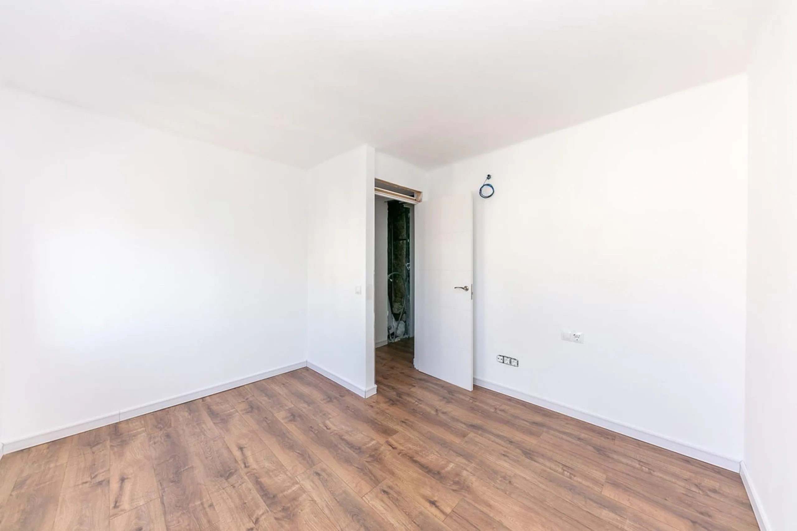 Bright and spacious apartment on Avenida de Mijas, right in the heart of Fuengirola.