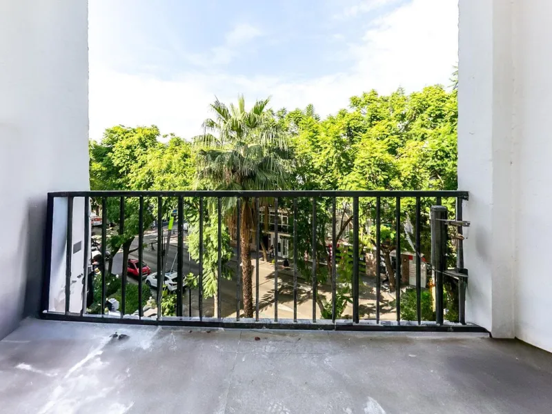 Bright and spacious apartment on Avenida de Mijas, right in the heart of Fuengirola.