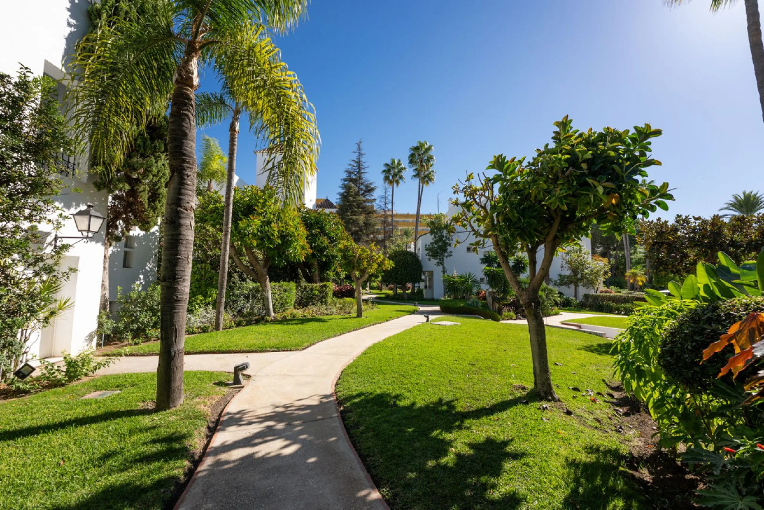 Fully renovated unique apartment in Alhambra del Mar, Golden Mile, Marbella