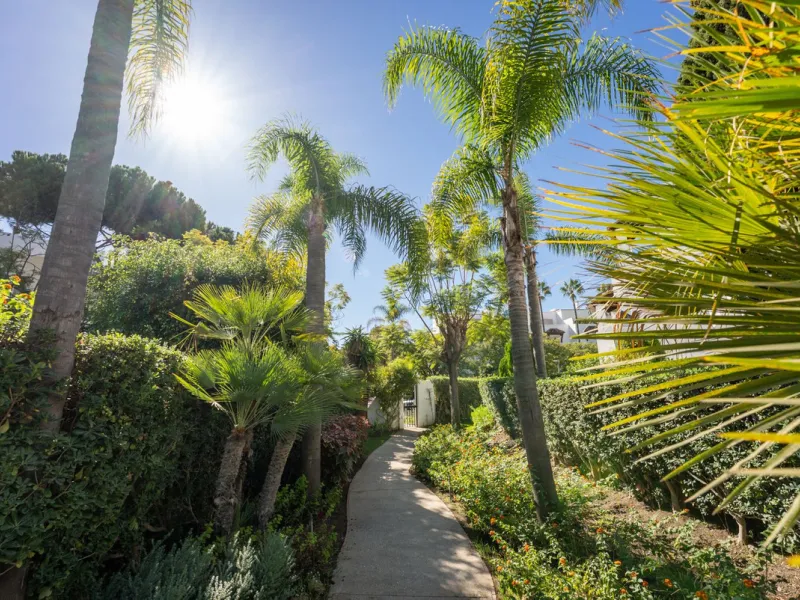 Fully renovated unique apartment in Alhambra del Mar, Golden Mile, Marbella