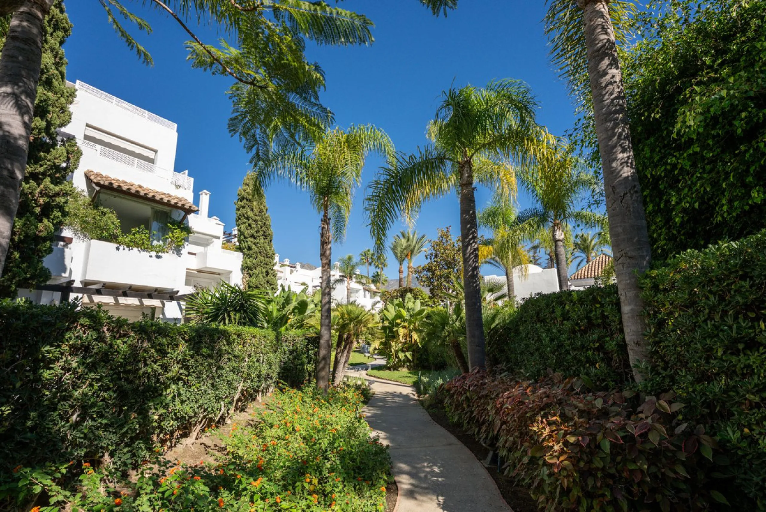 Fully renovated unique apartment in Alhambra del Mar, Golden Mile, Marbella