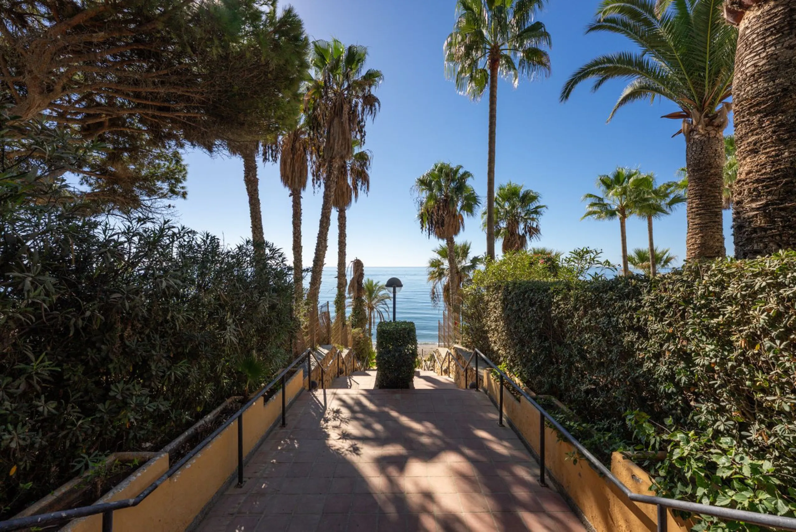 Fully renovated unique apartment in Alhambra del Mar, Golden Mile, Marbella