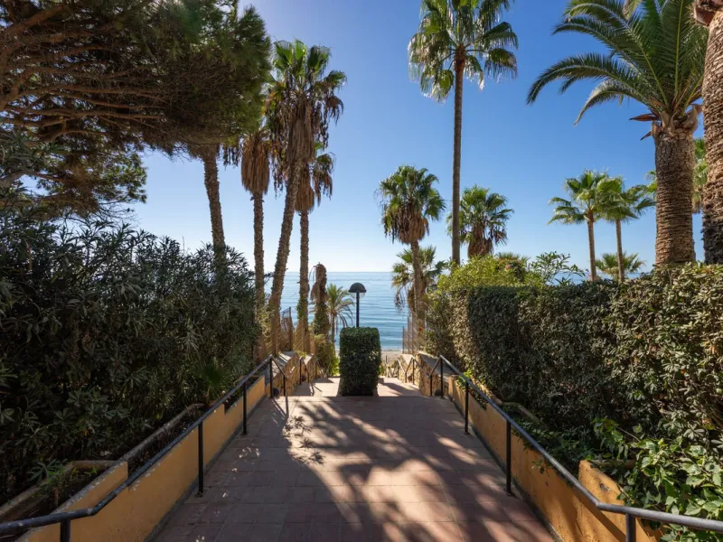 Fully renovated unique apartment in Alhambra del Mar, Golden Mile, Marbella