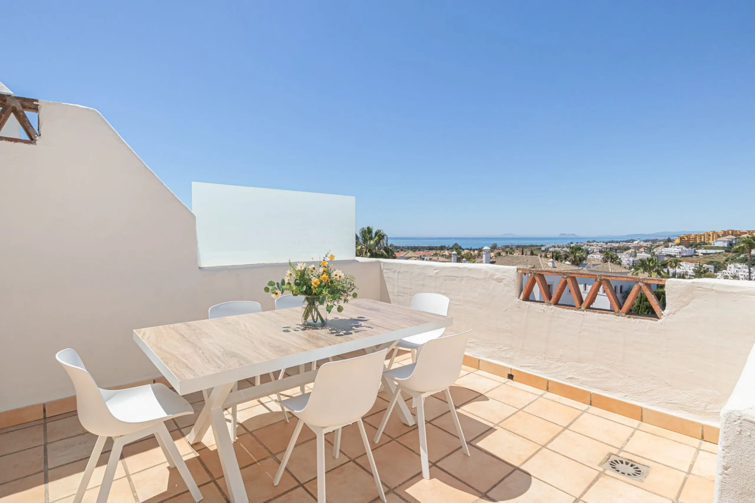 Apartment - Penthouse в продаже в Estepona, Málaga. В доме 2 спален и 2 ванных комнат. Площадь дома 95 м²