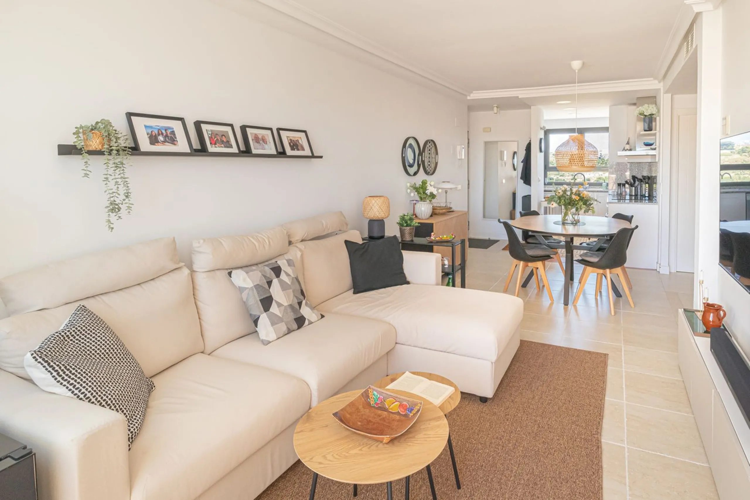 Apartment - Penthouse в продаже в Estepona, Málaga. В доме 2 спален и 2 ванных комнат. Площадь дома 95 м²