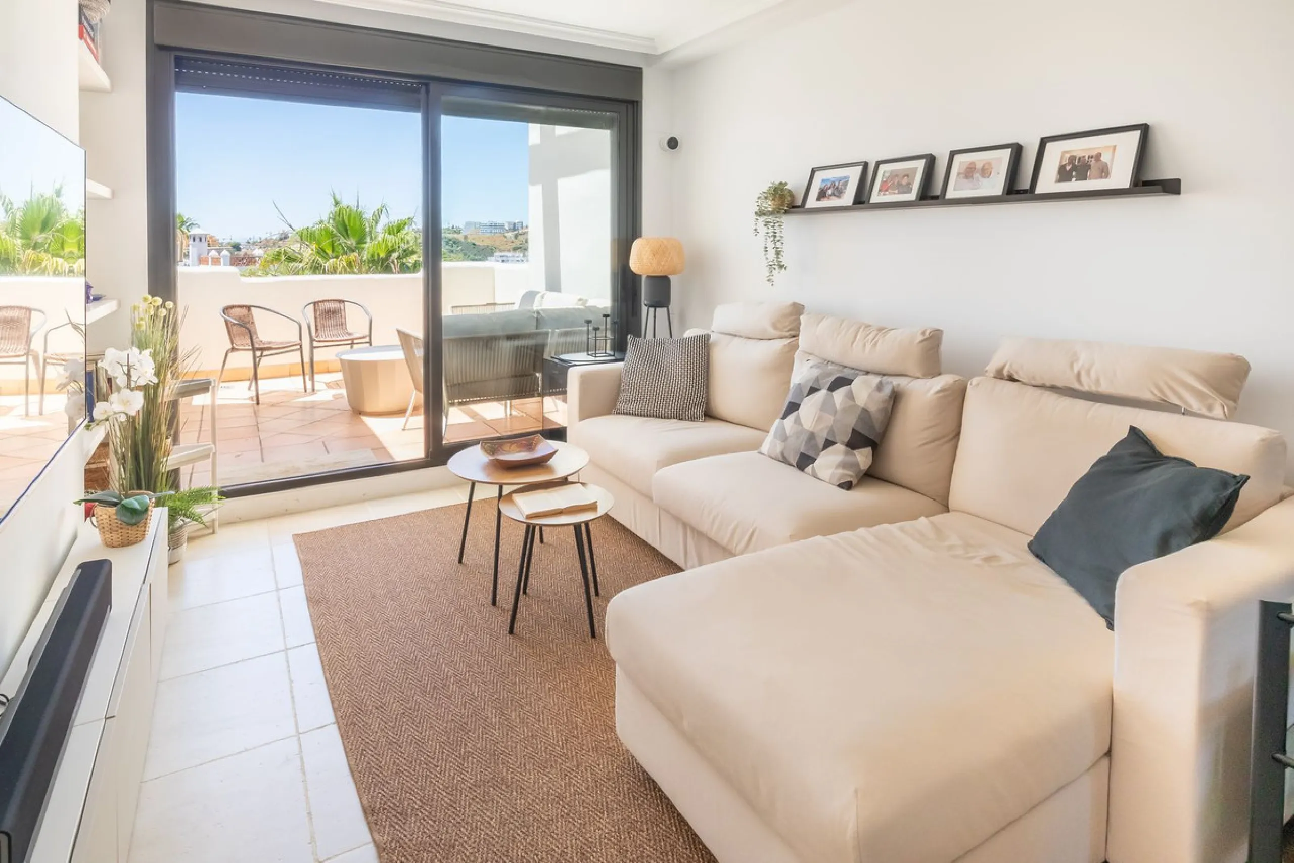 Apartment - Penthouse в продаже в Estepona, Málaga. В доме 2 спален и 2 ванных комнат. Площадь дома 95 м²