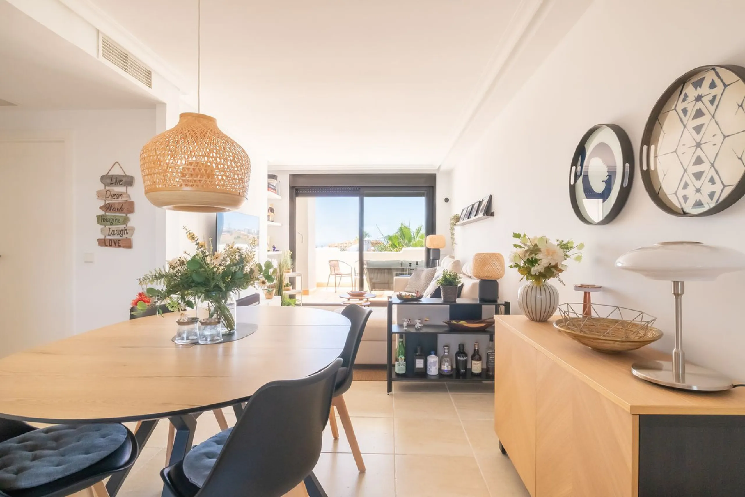 Apartment - Penthouse в продаже в Estepona, Málaga. В доме 2 спален и 2 ванных комнат. Площадь дома 95 м²