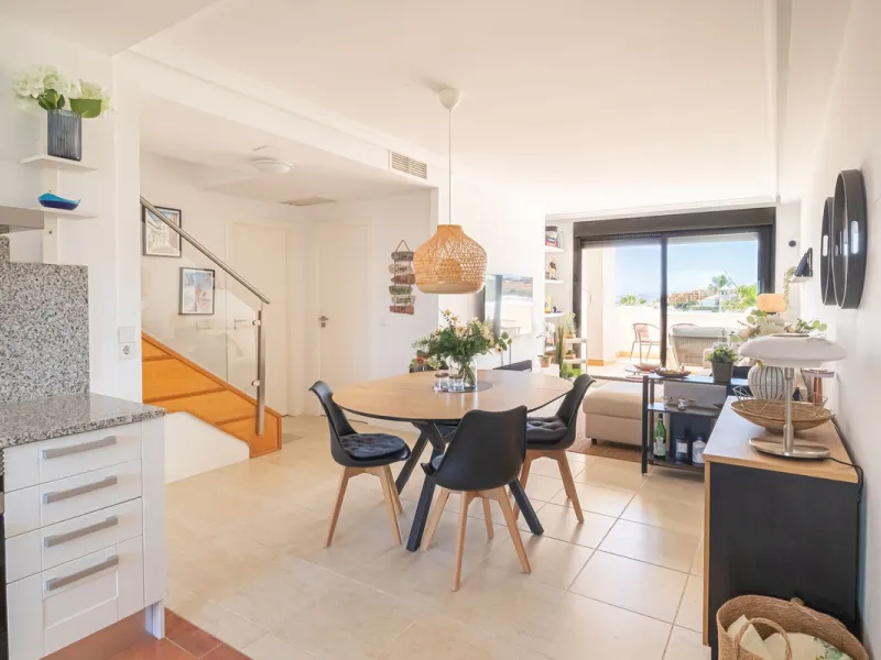 Apartment - Penthouse в продаже в Estepona, Málaga. В доме 2 спален и 2 ванных комнат. Площадь дома 95 м²