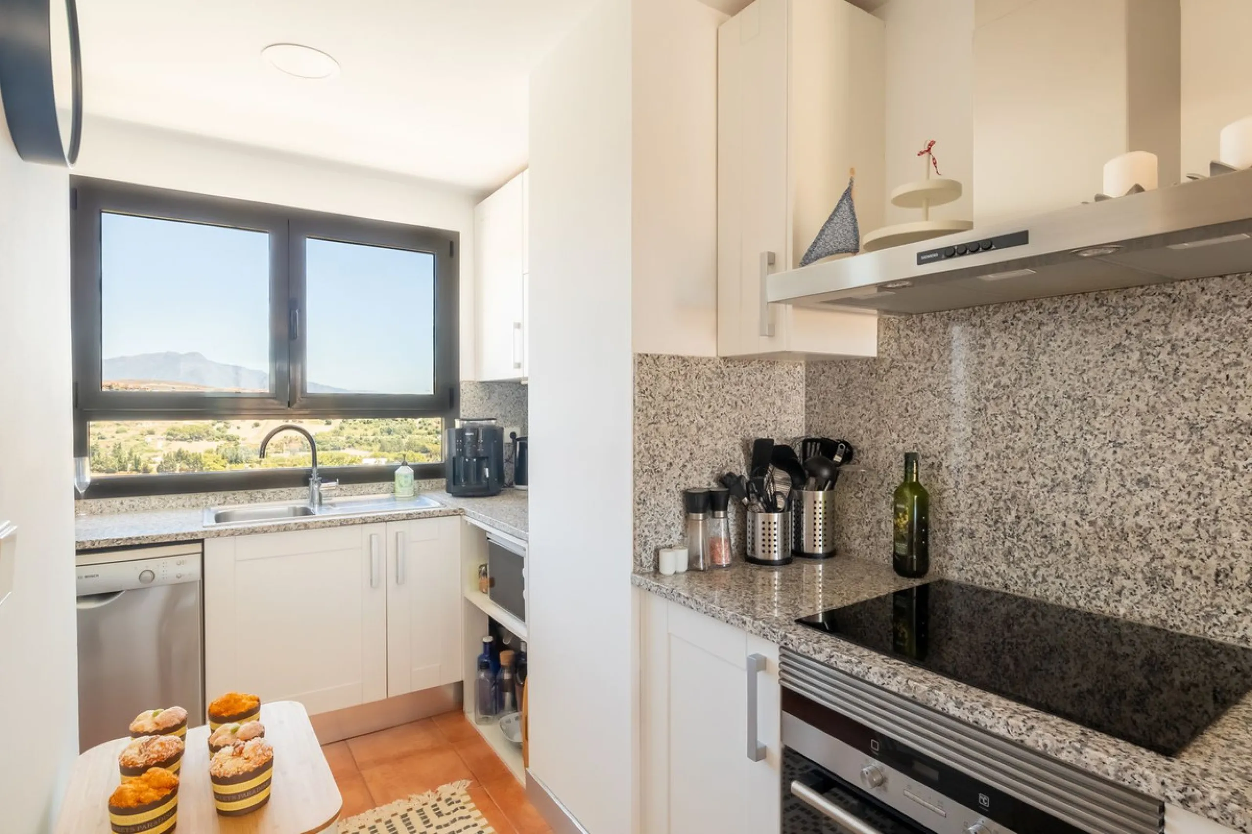 Apartment - Penthouse в продаже в Estepona, Málaga. В доме 2 спален и 2 ванных комнат. Площадь дома 95 м²