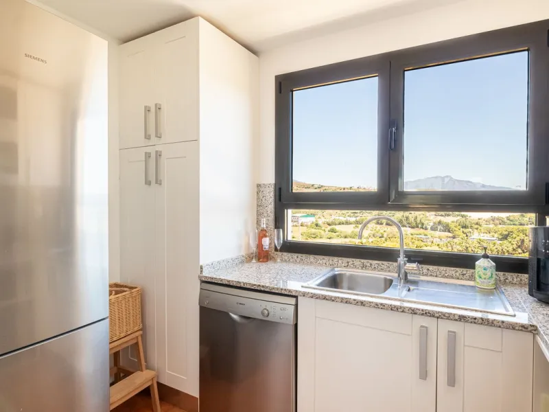 Apartment - Penthouse в продаже в Estepona, Málaga. В доме 2 спален и 2 ванных комнат. Площадь дома 95 м²