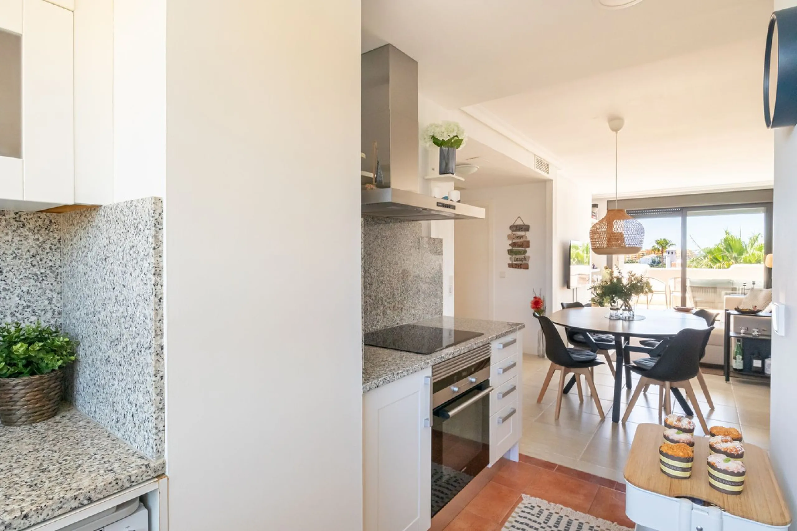 Apartment - Penthouse в продаже в Estepona, Málaga. В доме 2 спален и 2 ванных комнат. Площадь дома 95 м²