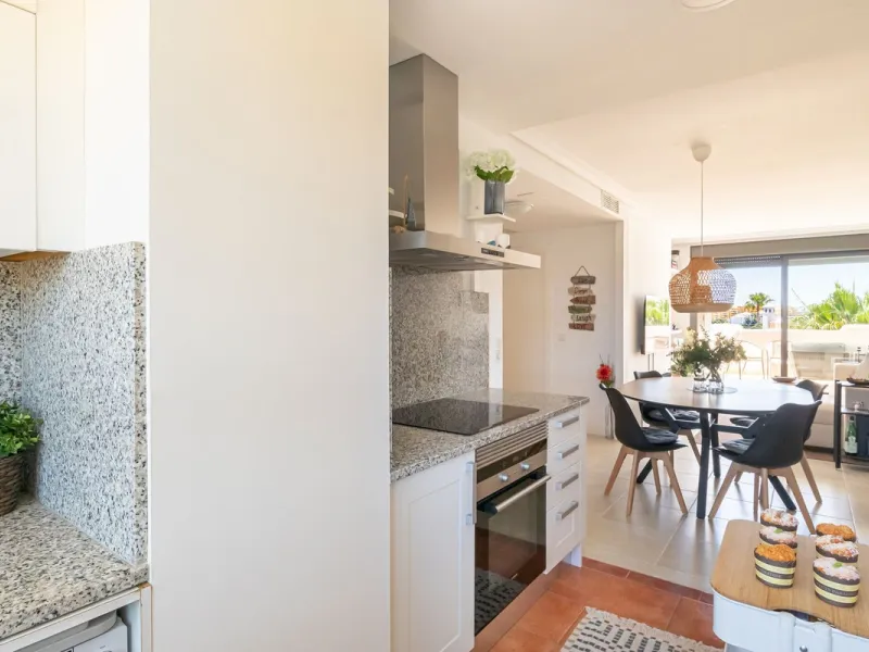 Apartment - Penthouse в продаже в Estepona, Málaga. В доме 2 спален и 2 ванных комнат. Площадь дома 95 м²
