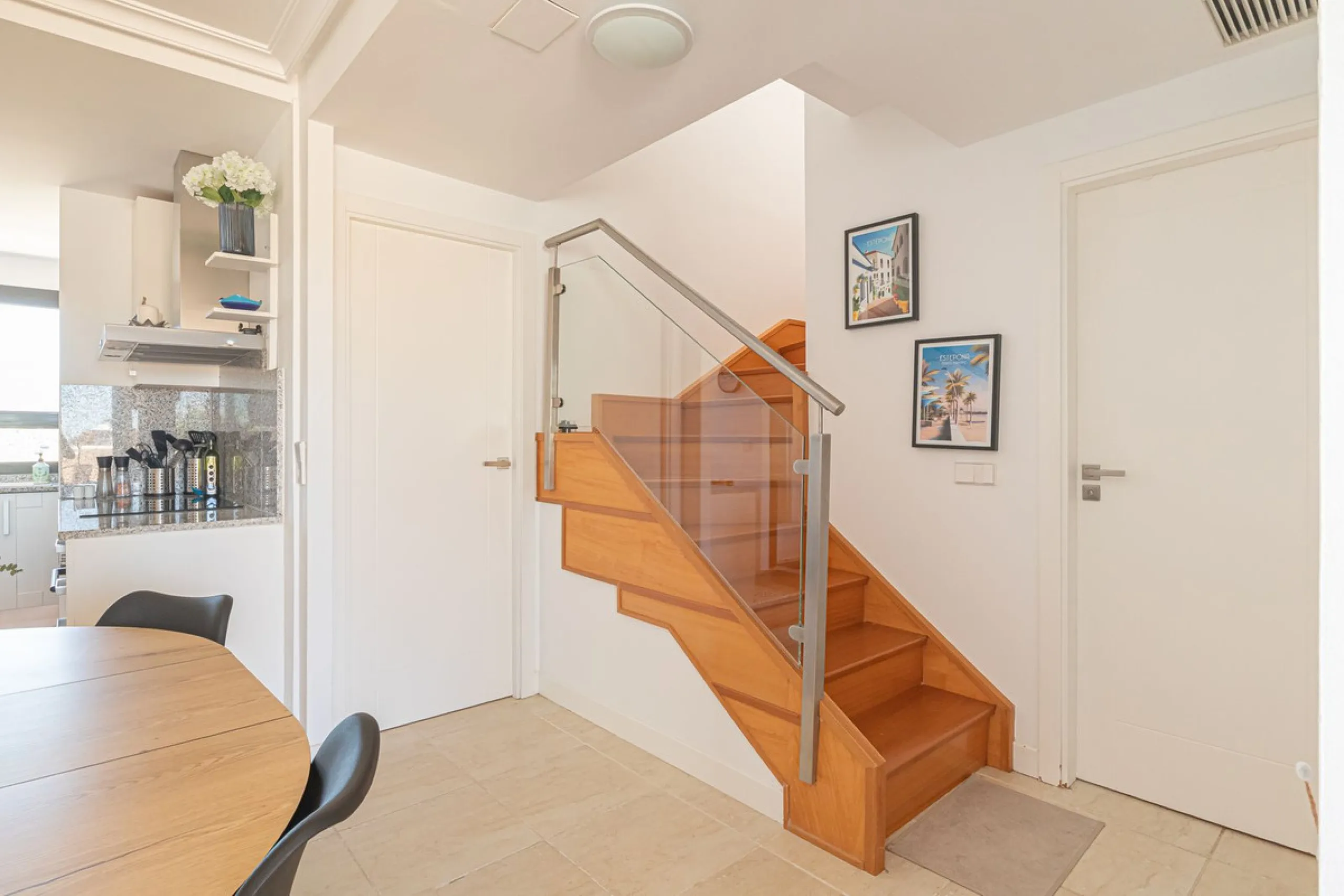 Apartment - Penthouse в продаже в Estepona, Málaga. В доме 2 спален и 2 ванных комнат. Площадь дома 95 м²