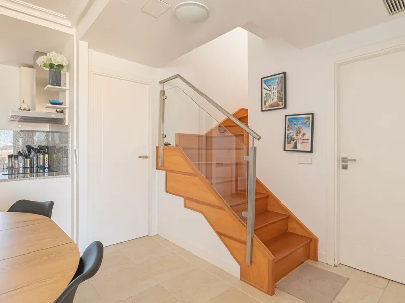 Apartment - Penthouse в продаже в Estepona, Málaga. В доме 2 спален и 2 ванных комнат. Площадь дома 95 м²
