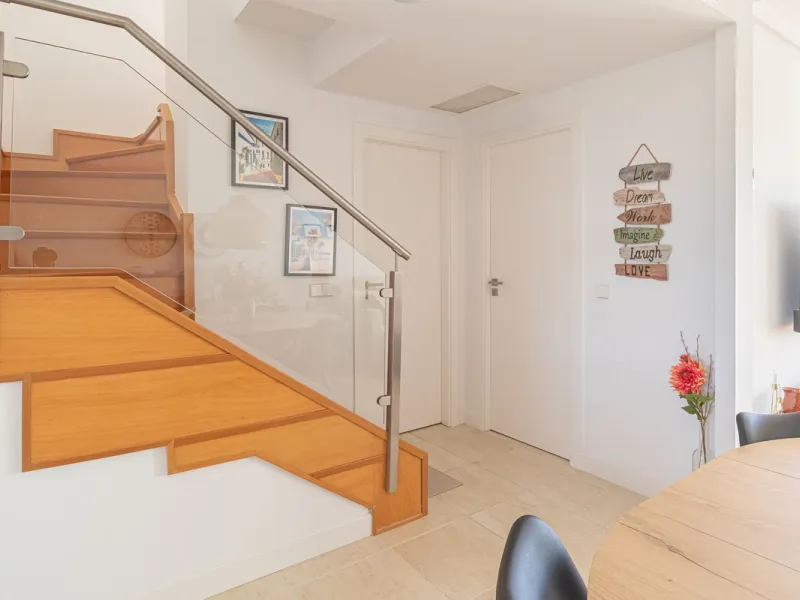 Apartment - Penthouse в продаже в Estepona, Málaga. В доме 2 спален и 2 ванных комнат. Площадь дома 95 м²