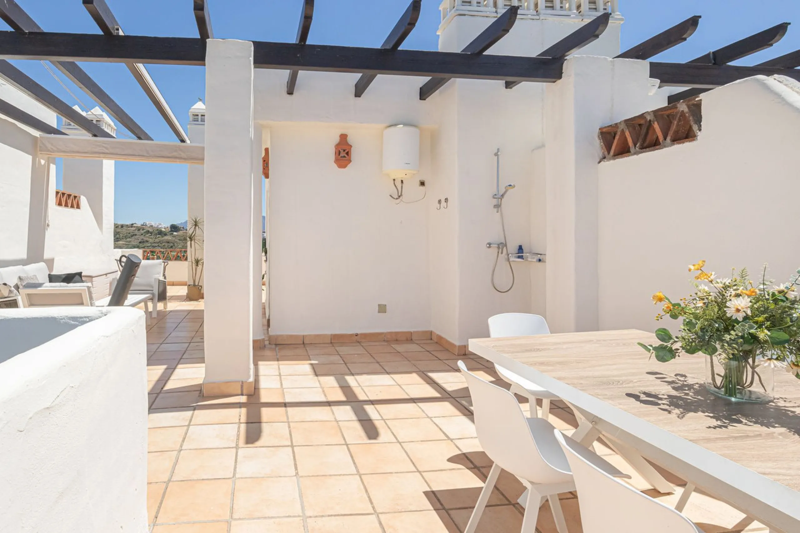 Apartment - Penthouse в продаже в Estepona, Málaga. В доме 2 спален и 2 ванных комнат. Площадь дома 95 м²