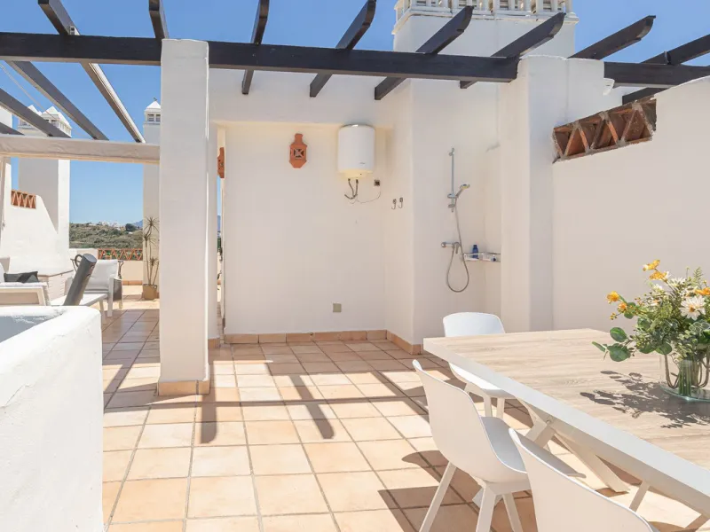 Apartment - Penthouse в продаже в Estepona, Málaga. В доме 2 спален и 2 ванных комнат. Площадь дома 95 м²