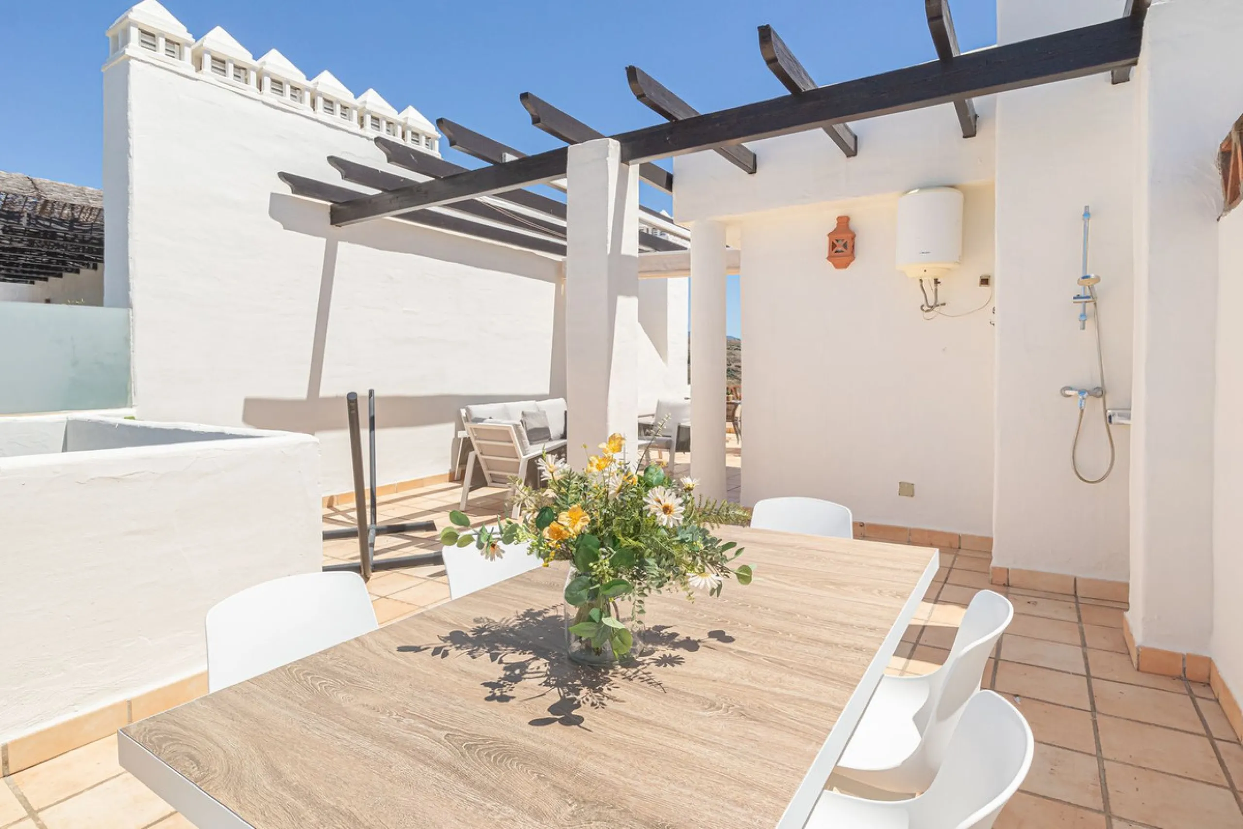 Apartment - Penthouse в продаже в Estepona, Málaga. В доме 2 спален и 2 ванных комнат. Площадь дома 95 м²