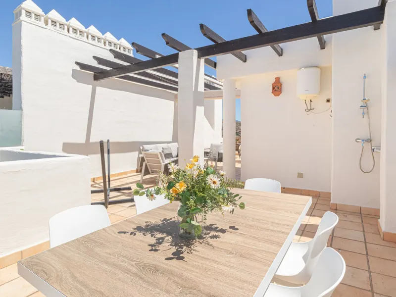 Apartment - Penthouse в продаже в Estepona, Málaga. В доме 2 спален и 2 ванных комнат. Площадь дома 95 м²