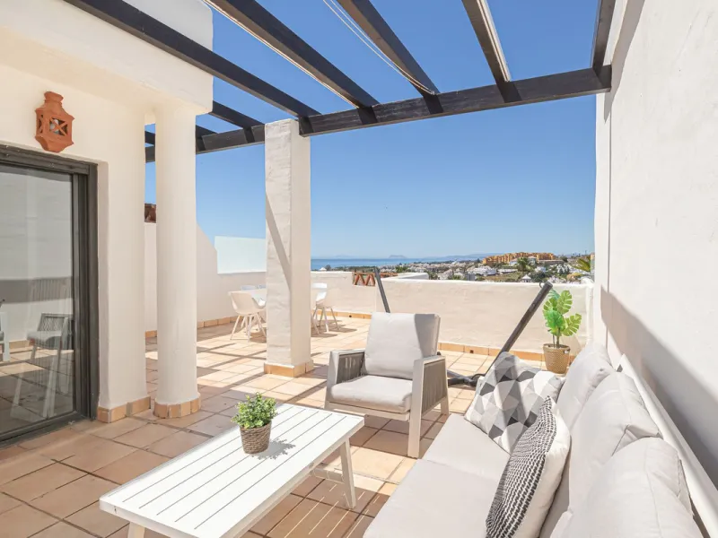 Apartment - Penthouse в продаже в Estepona, Málaga. В доме 2 спален и 2 ванных комнат. Площадь дома 95 м²