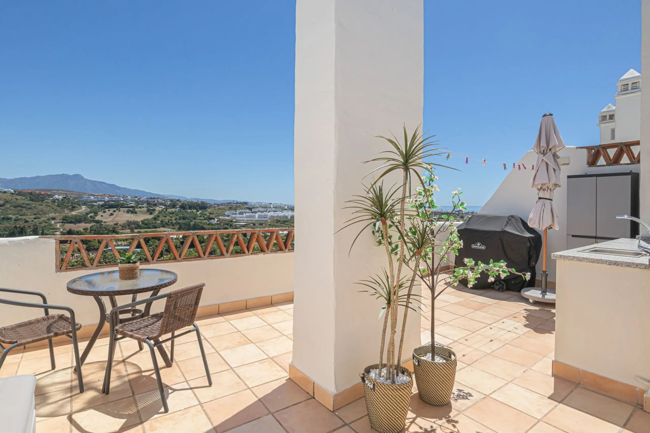 Apartment - Penthouse в продаже в Estepona, Málaga. В доме 2 спален и 2 ванных комнат. Площадь дома 95 м²