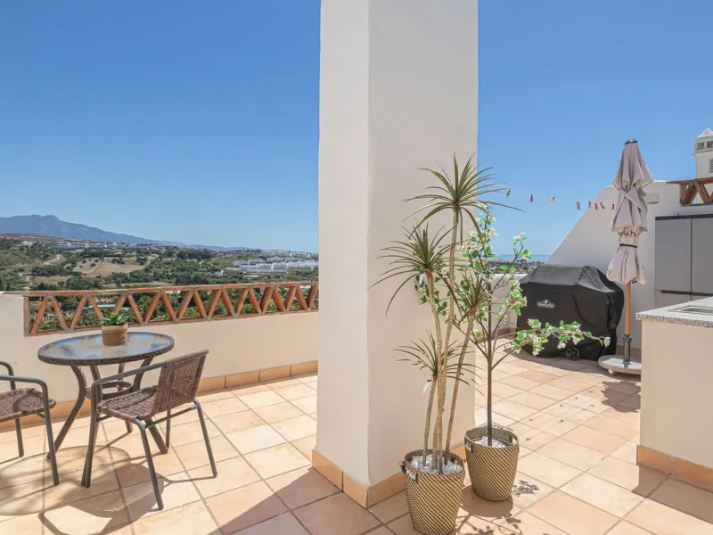 Apartment - Penthouse в продаже в Estepona, Málaga. В доме 2 спален и 2 ванных комнат. Площадь дома 95 м²