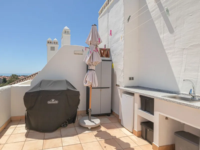 Apartment - Penthouse в продаже в Estepona, Málaga. В доме 2 спален и 2 ванных комнат. Площадь дома 95 м²