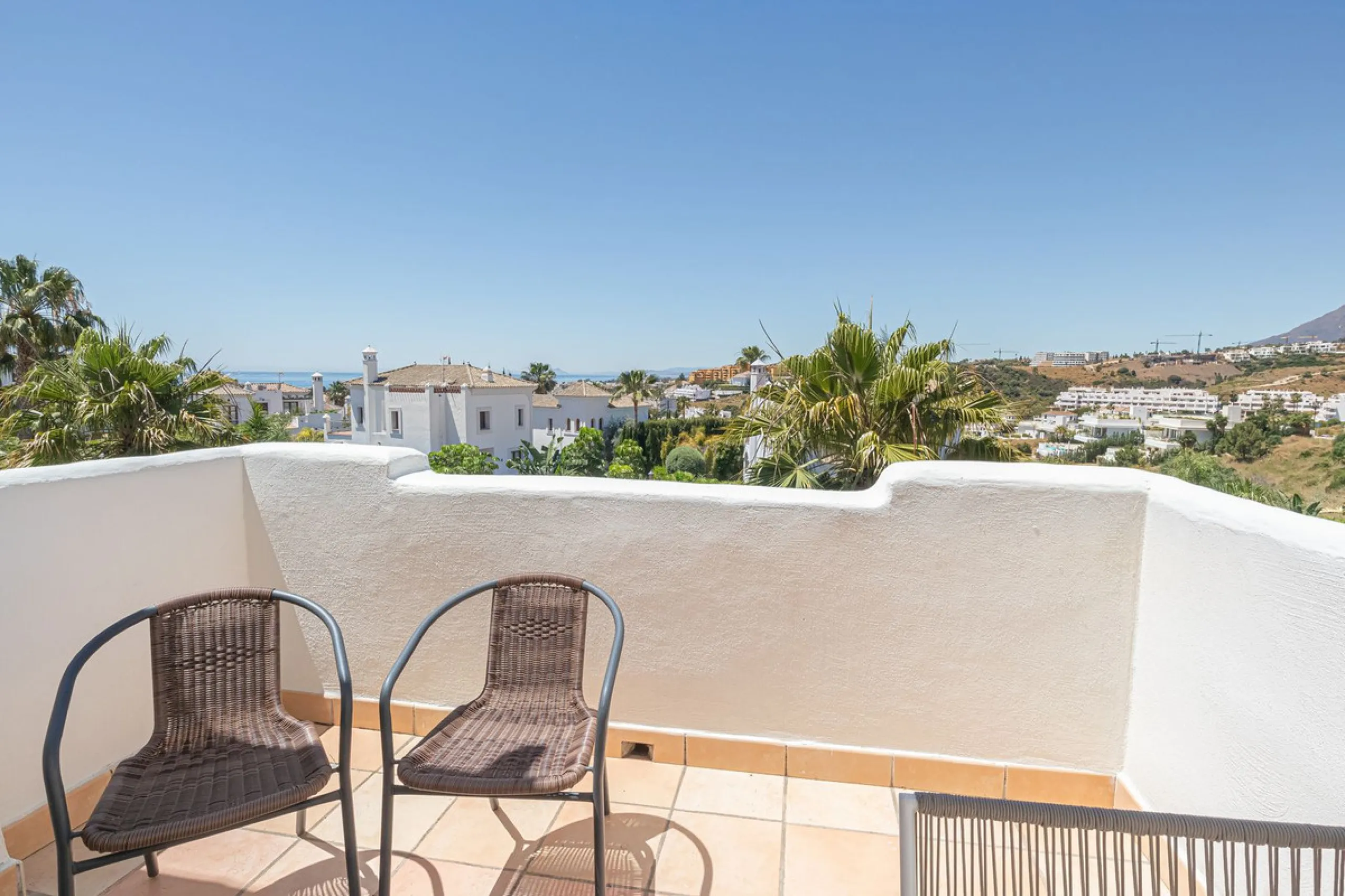 Apartment - Penthouse в продаже в Estepona, Málaga. В доме 2 спален и 2 ванных комнат. Площадь дома 95 м²