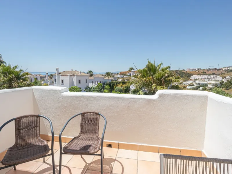 Apartment - Penthouse в продаже в Estepona, Málaga. В доме 2 спален и 2 ванных комнат. Площадь дома 95 м²