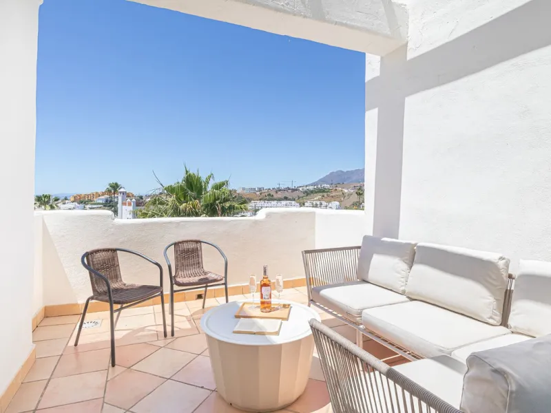 Apartment - Penthouse в продаже в Estepona, Málaga. В доме 2 спален и 2 ванных комнат. Площадь дома 95 м²